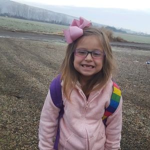 Meet your Posher, Lora